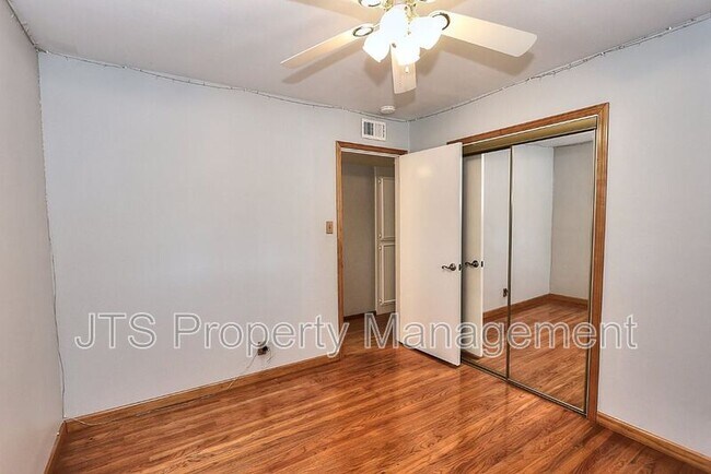 Building Photo - 2128 W La Loma Dr