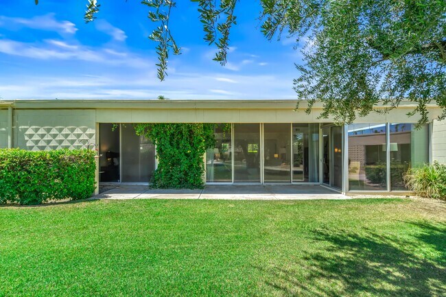 Building Photo - 215 Desert Lakes Dr