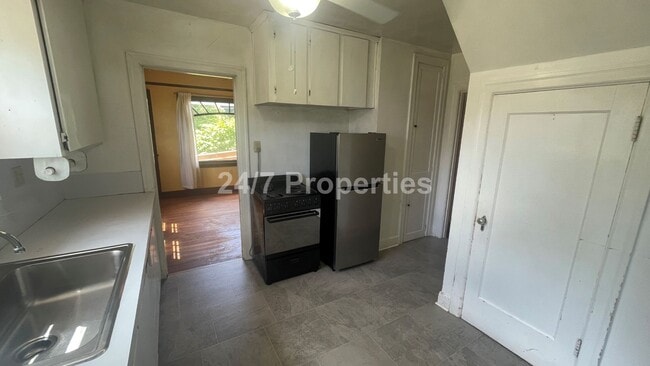 Building Photo - Rustic and Updated 3BD | 1.5 BA  Farmhouse with Large Shop!