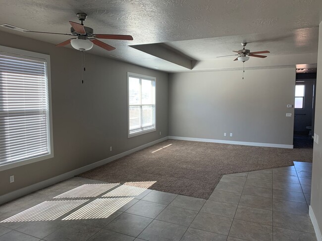 Building Photo - Beautiful Home in Hurricane