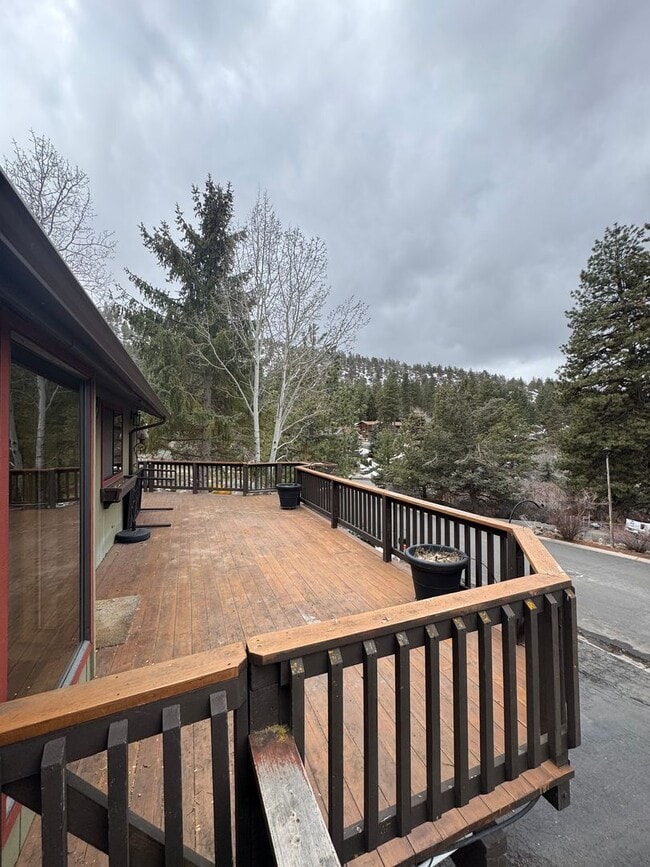 Building Photo - 3 Bdrm, 3 Bath home in Lynnewood with Gourmet Kitchen, 3 miles to Sky Lakes Medical Ctr and OIT