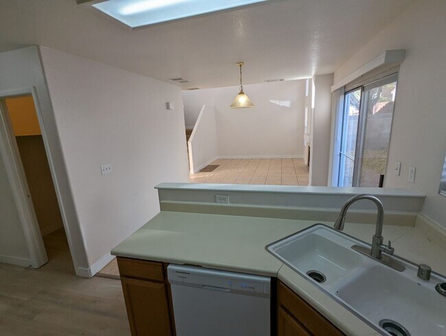 Building Photo - 7233 Pinon Crest Ct