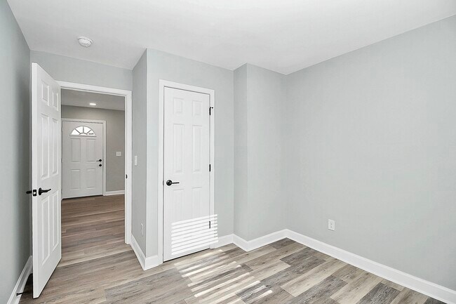 Building Photo - 2921 Ravencroft Dr