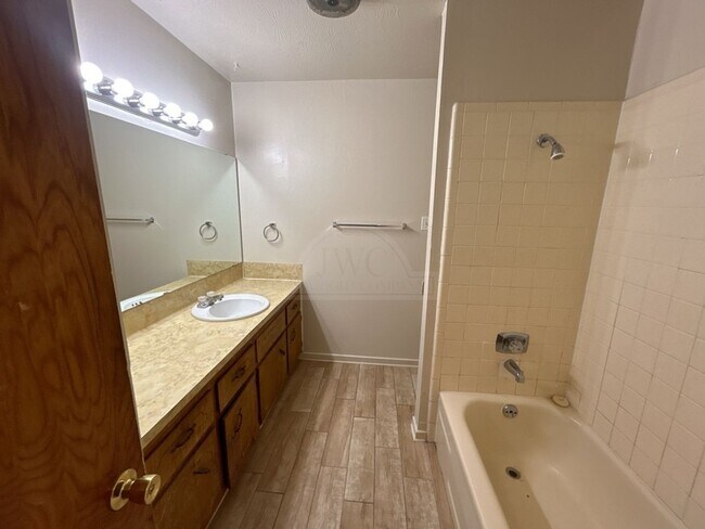 Building Photo - 2401 Mather Dr