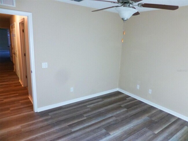 Building Photo - South Hampton Townhome