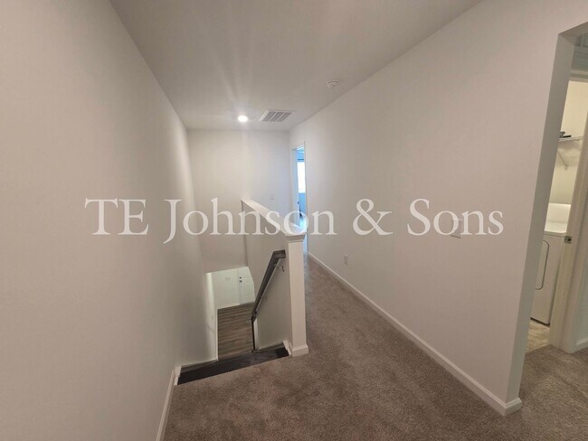 Building Photo - 223 Latrobe Ln