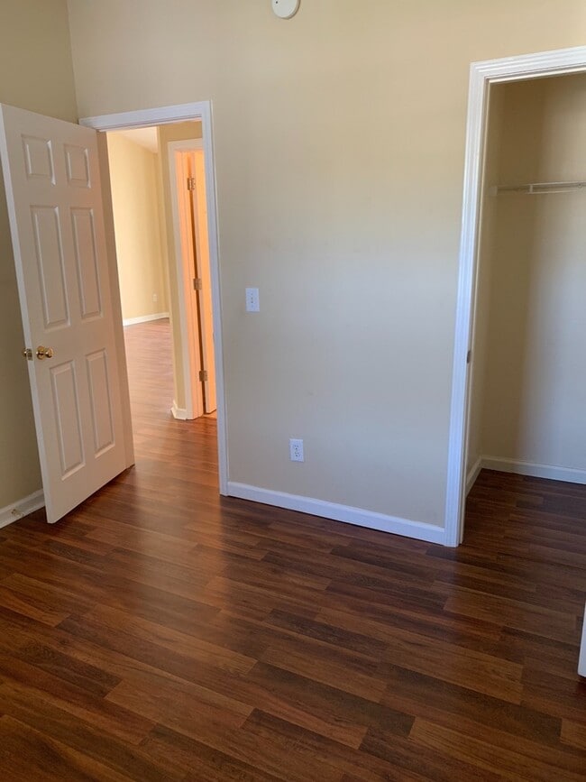 Building Photo - 3rd Floor 2 Bedroom Condo with a Golf Course View