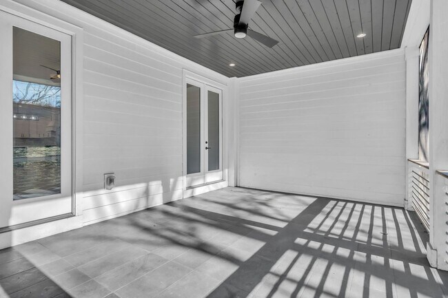 Building Photo - Modern Living in Wedgewood Houston