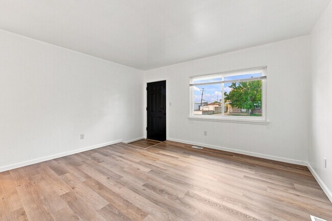 Building Photo - 22529 Tuscany Ave