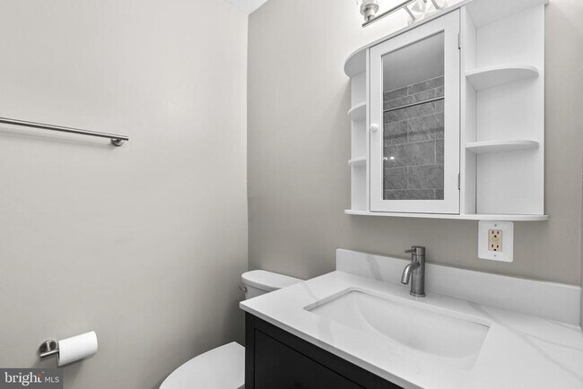 Building Photo - 18302 Streamside Dr