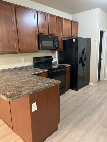 great counter space - 3070 Harpy Grove