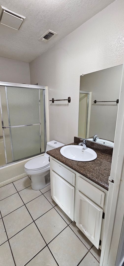 Building Photo - 715 Mikkelsen Dr