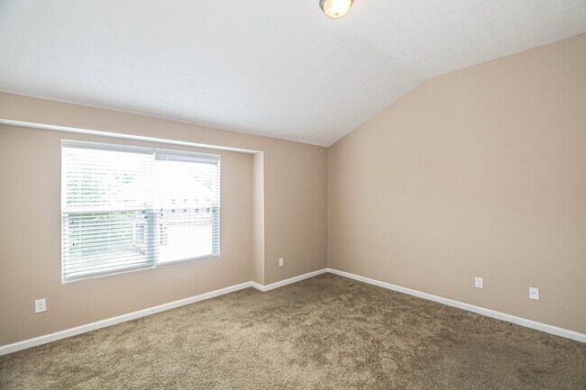 Building Photo - 479 Sebastian Dr