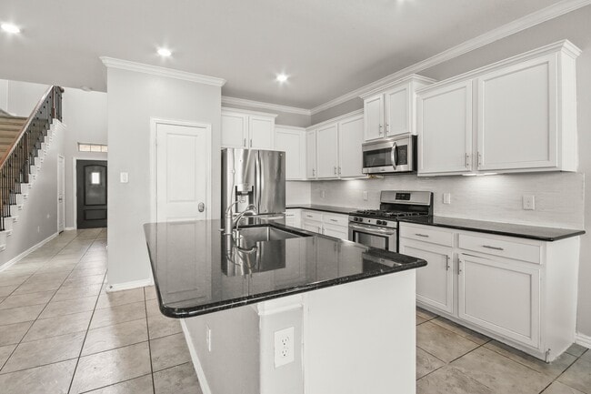 Building Photo - 702 S Galley Dr