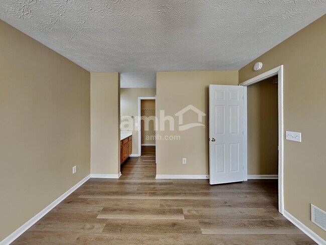 Building Photo - 368 Locust Forge Ln