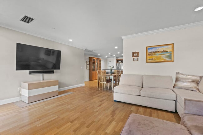 Building Photo - 17 Water St