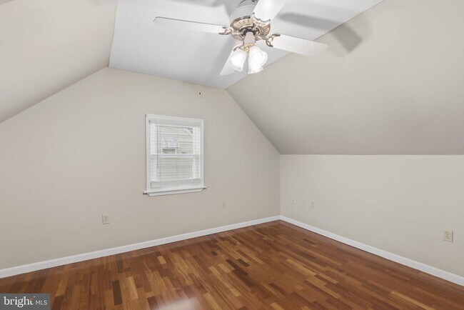 Building Photo - 9117 Smith Ave