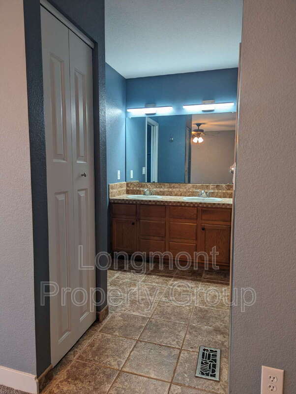 Building Photo - 2306 Steele St