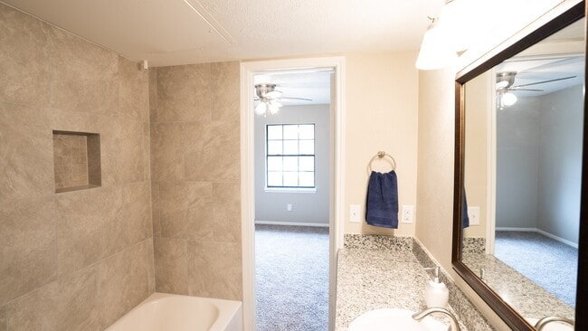 Building Photo - 17 Regency Ln