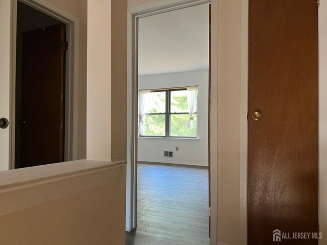 Building Photo - 304 Merrywood Dr