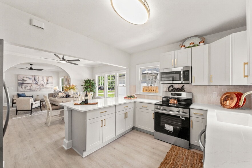 Kitchen - 593 Talbot Ave