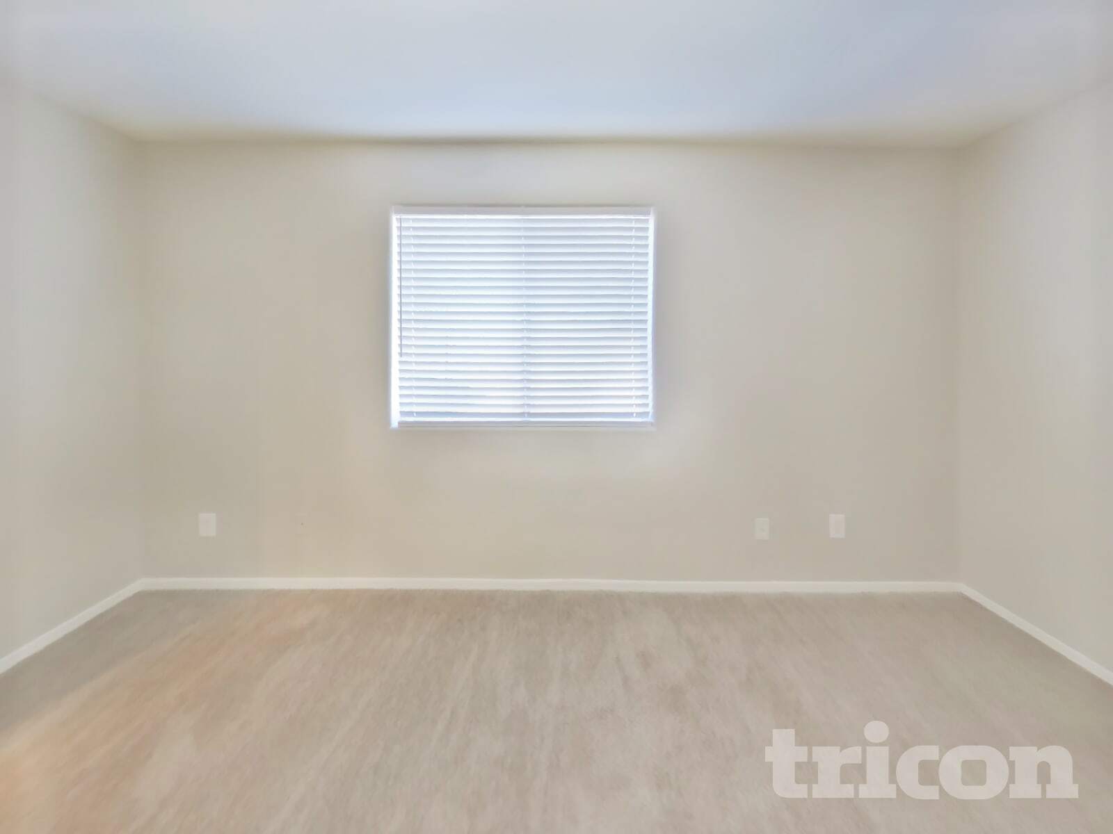 Building Photo - 1005 S Solomon