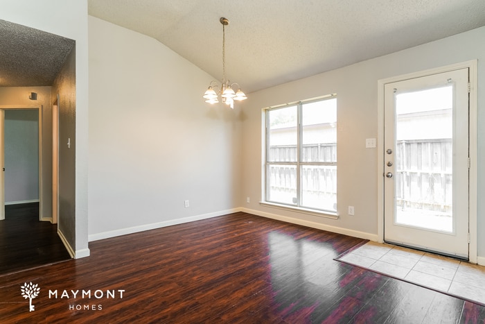 Building Photo - 2111 Dandelion Dr