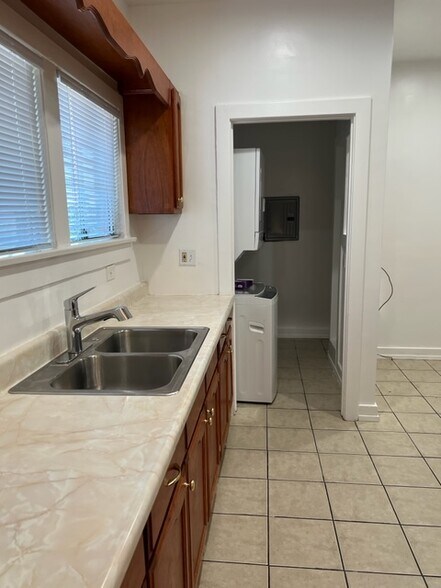 Building Photo - 5512 S Mullen Ave