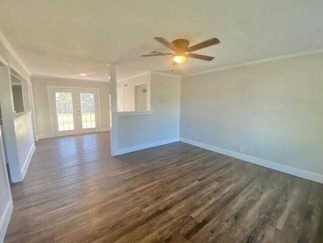 Building Photo - Pre- leasing now for 3/2 home near Maxey Park and Covenant Hospital