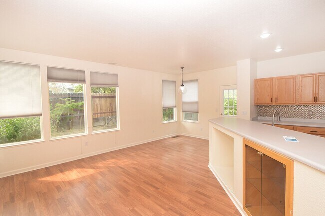 Building Photo - Caughlin Ranch Beauty Clean and Comfortable and Close to Shopping