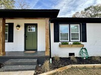 Building Photo - 103 Poinsettia Dr