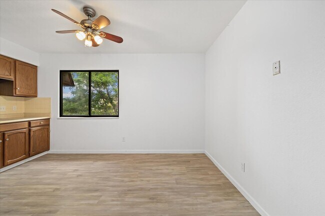 Building Photo - Bright & Updated 2 Bed Rental – Move-In Re...