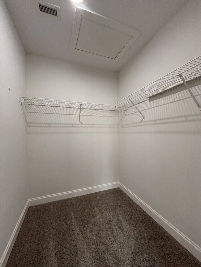 Building Photo - 5565 Colonial Chatsworth Cir