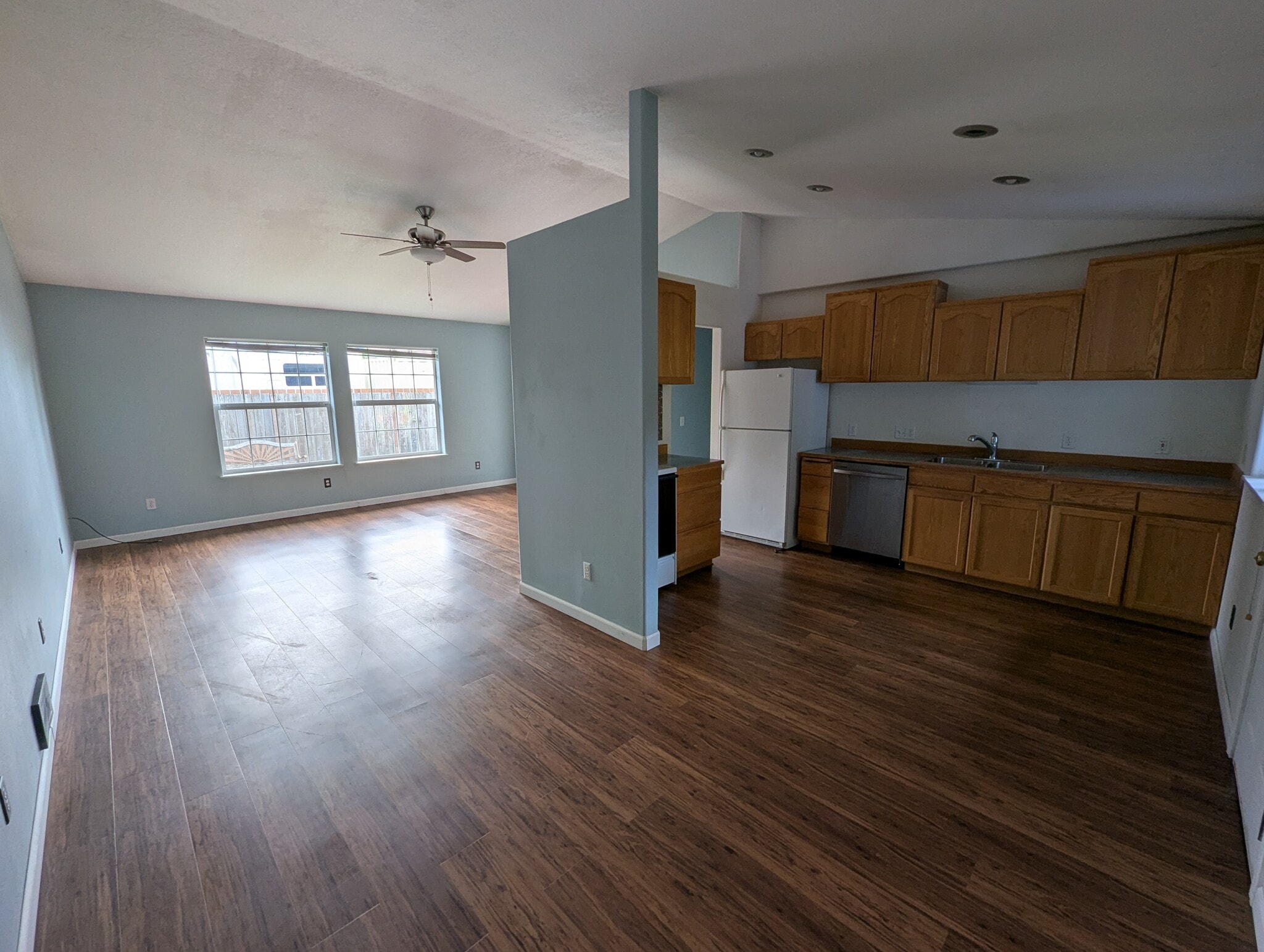 Building Photo - 909 Madrona Ave
