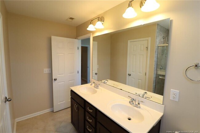 Building Photo - 408 Starkey St