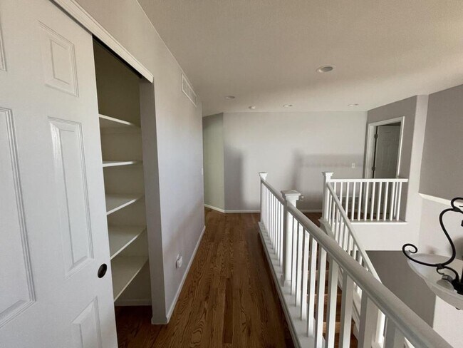 Building Photo - 12965 Banyon Cir