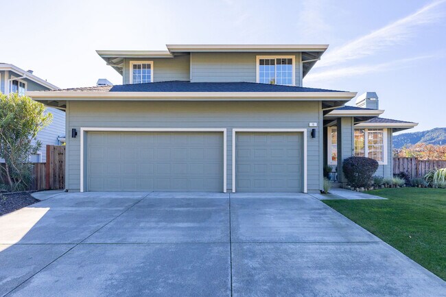 Building Photo - 15 Aaron Dr