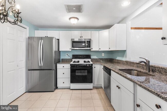 Building Photo - 403 Mountainview Dr