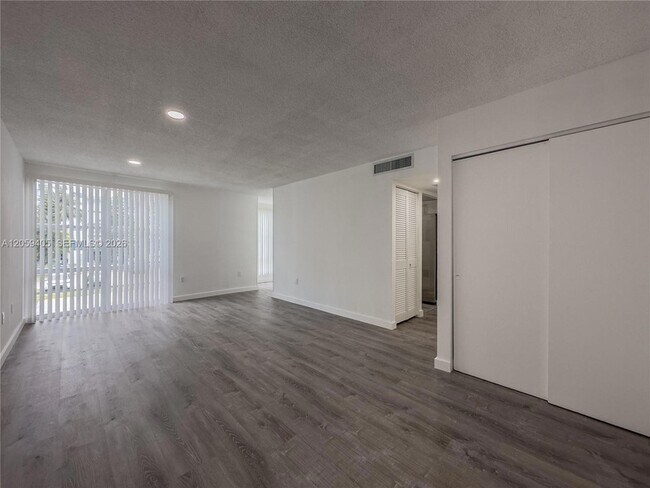 Building Photo - 17570 Atlantic Blvd
