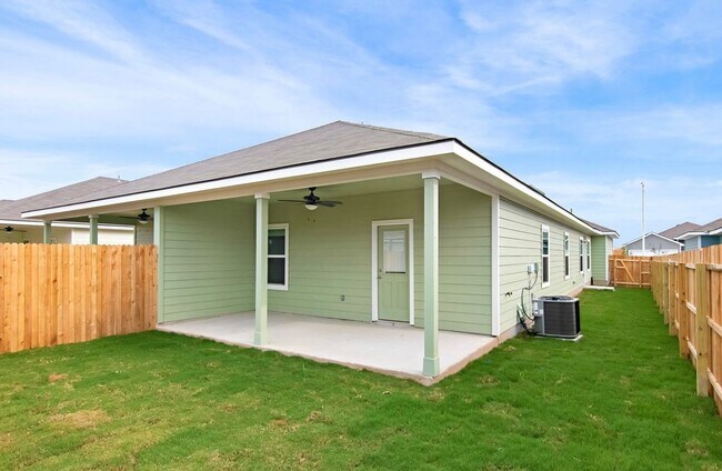 Building Photo - Luxury duplex in Seguin!
