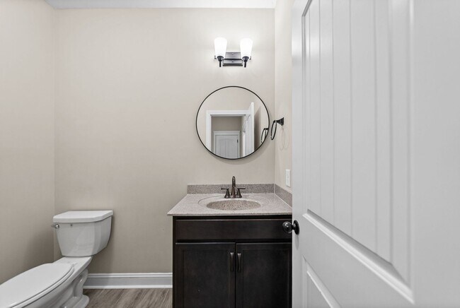 Building Photo - Pet Friendly Four Bedroom!