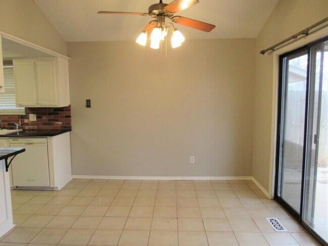 Building Photo - 10340 Exter Ave