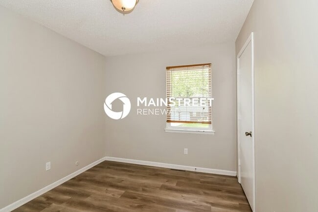 Building Photo - 4 Bedroom Pet-Friendly Home in BELTON, MO with Main Street Renewal