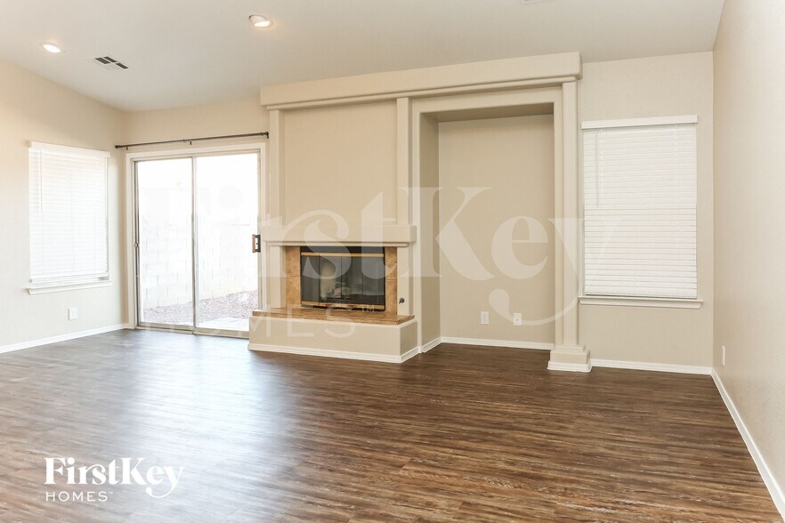 Building Photo - 5008 Camino Del Santo Pkwy