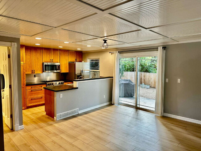 Building Photo - "Charming 3-Bed Home with Finished Basemen...