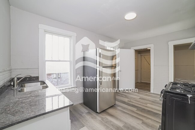 Building Photo - 1205 W Brons Ave