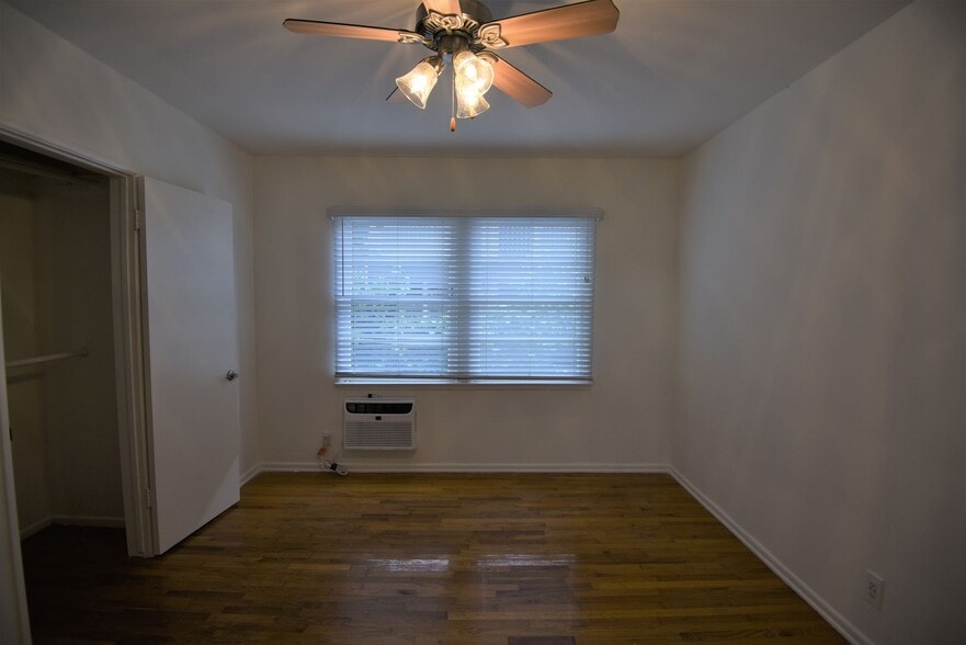 Building Photo - 14830 Dickens St