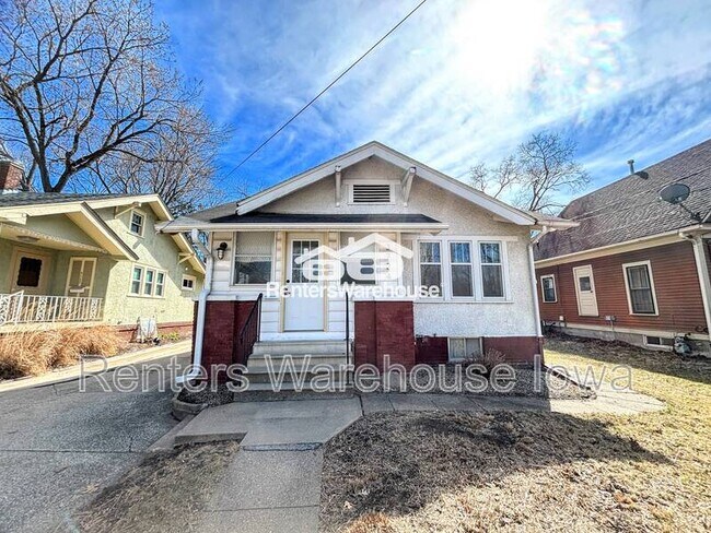 Primary Photo - 3724 University Ave