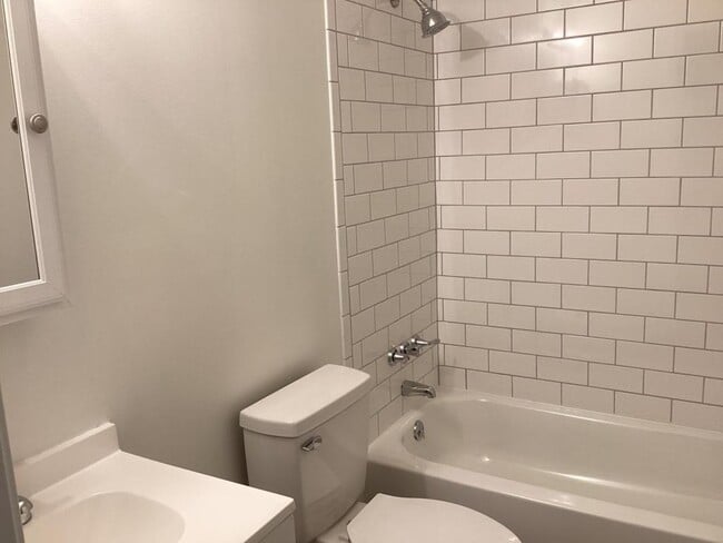 Building Photo - 242 E 35th St