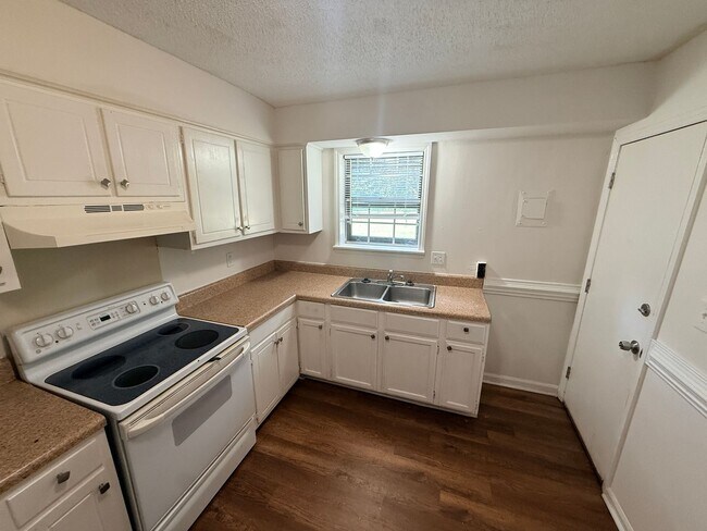 Building Photo - 5805 Hunting Ridge Ln